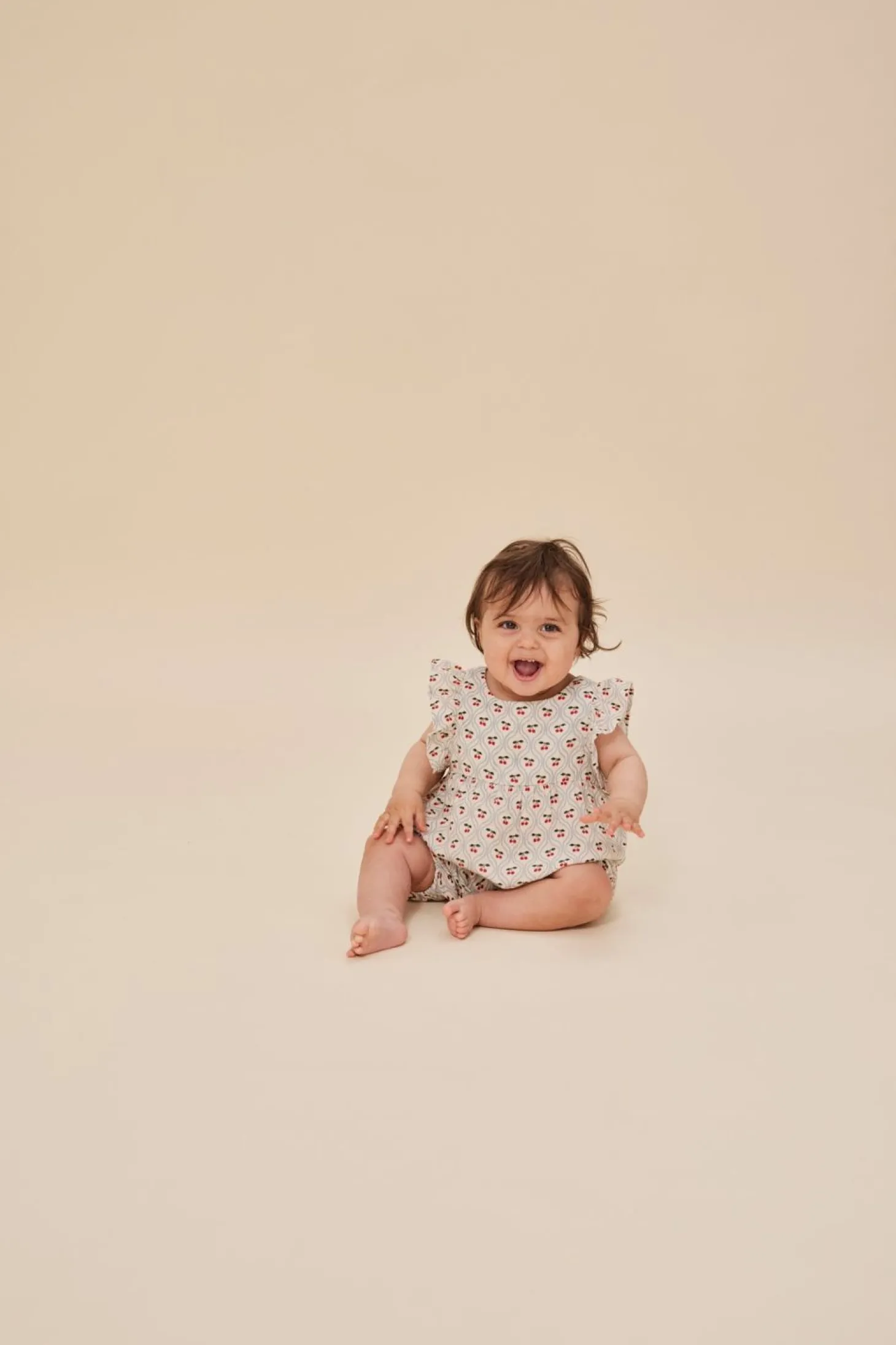Konges Sløjd Coco Romper Med Flaeser - Cherry Motif*Born Heldragter