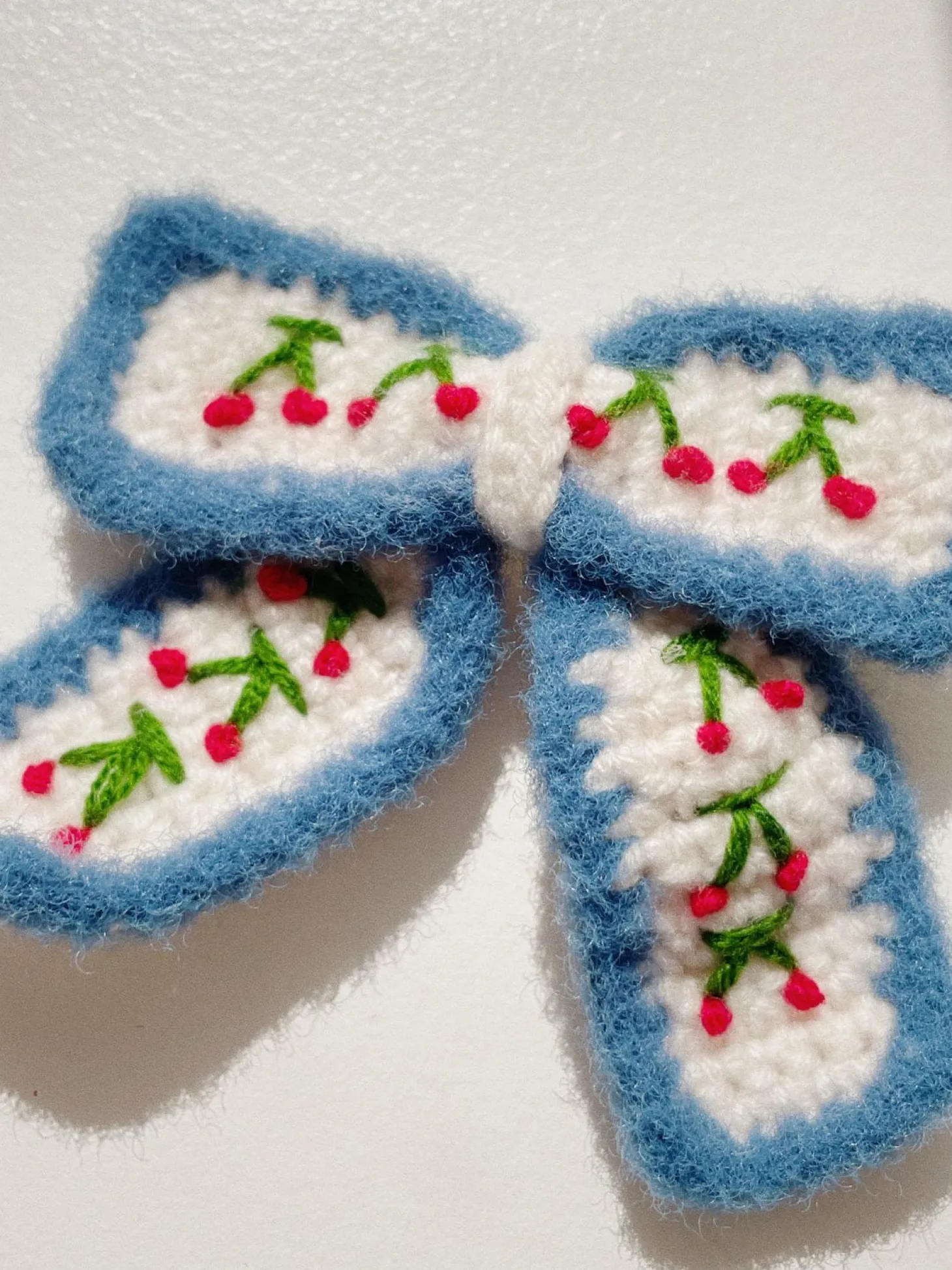 Konges Sløjd Harspaende Med Haeklet Slojfe Og Kirsebaer - Cherry*Born Haraccessories