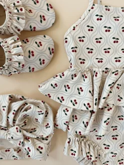 Konges Sløjd Manuca Badedragt Med Flaeser - Cherry Motif*Born Badedragter & Bikinis