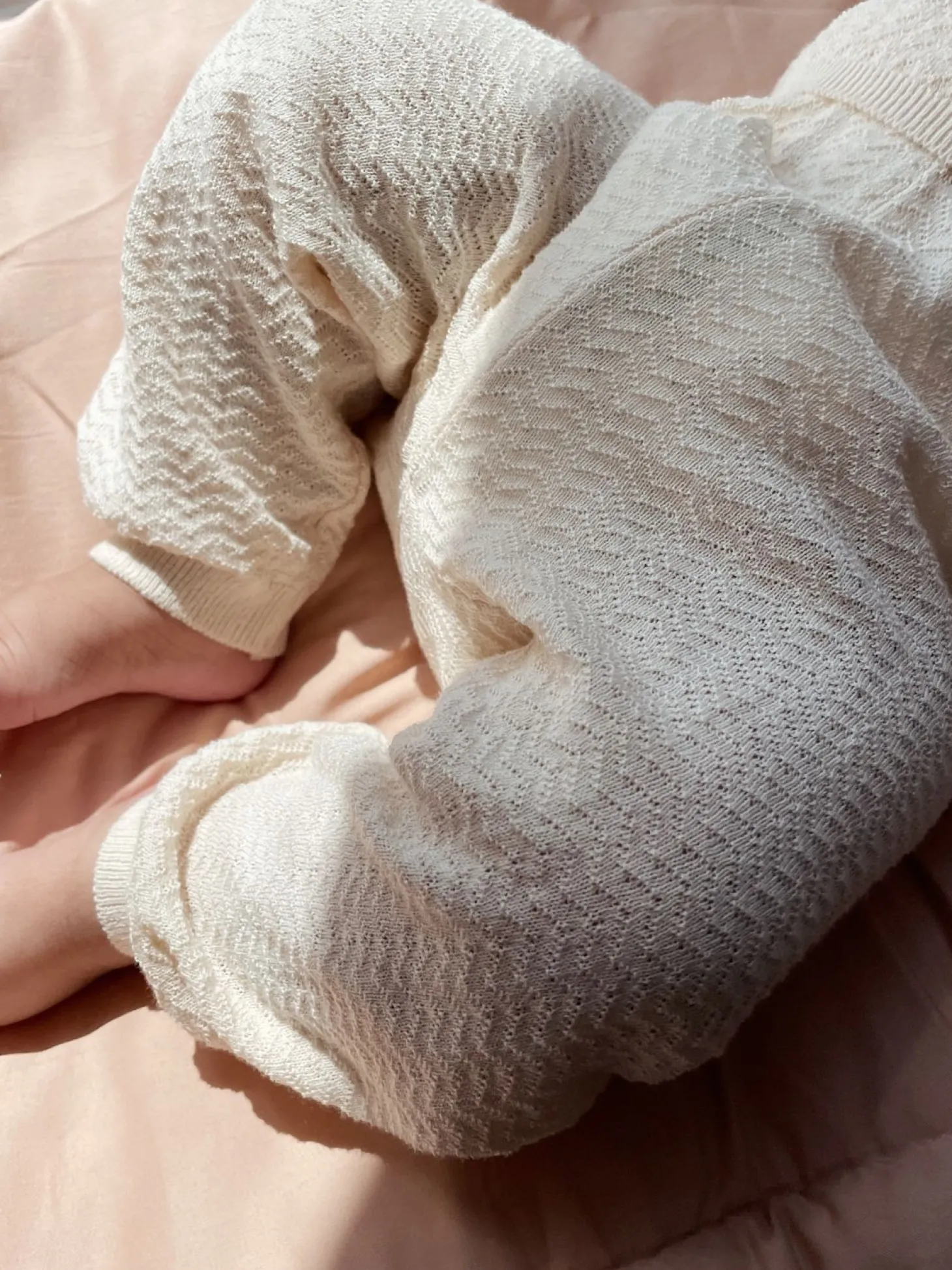Konges Sløjd Minu Striksaet Med Hulmonster Gots - White Swan*Born Cardigans