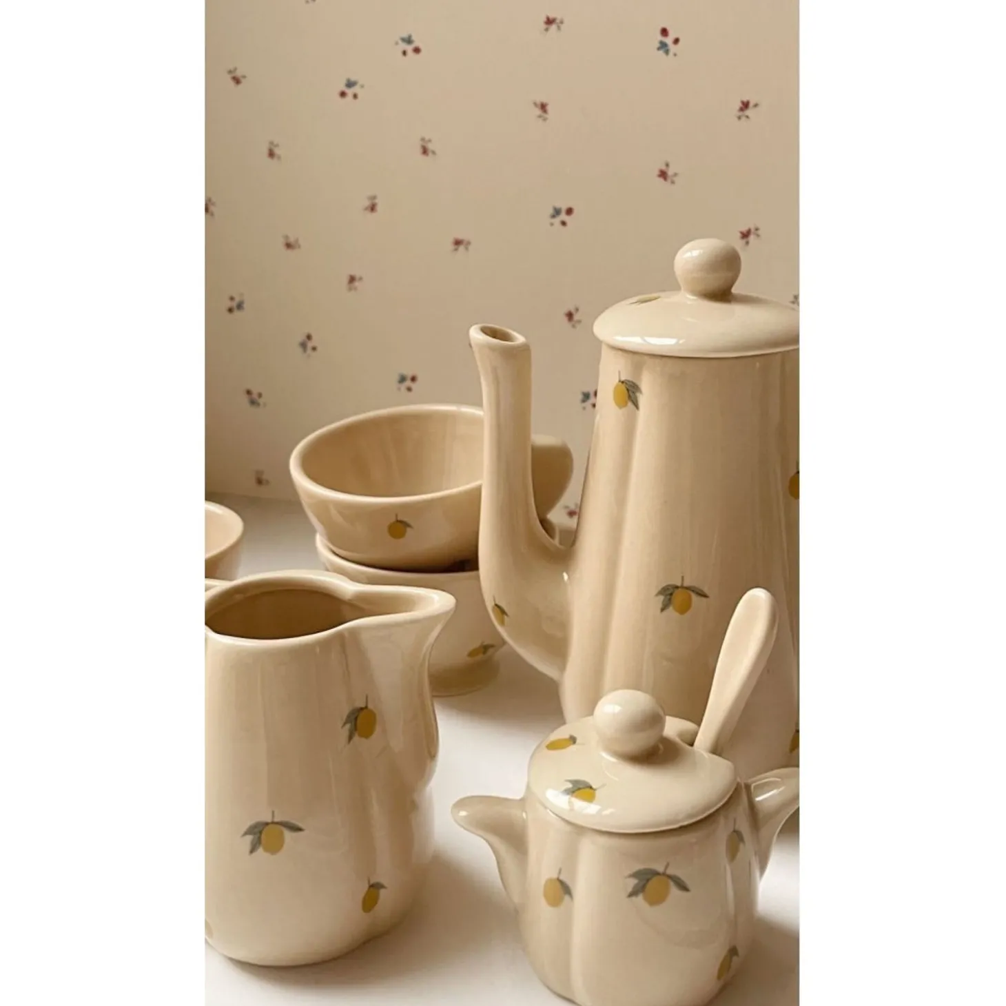 Konges Sløjd Tesaet I Porcelaen - Cherry* Kunst & Kreativitet